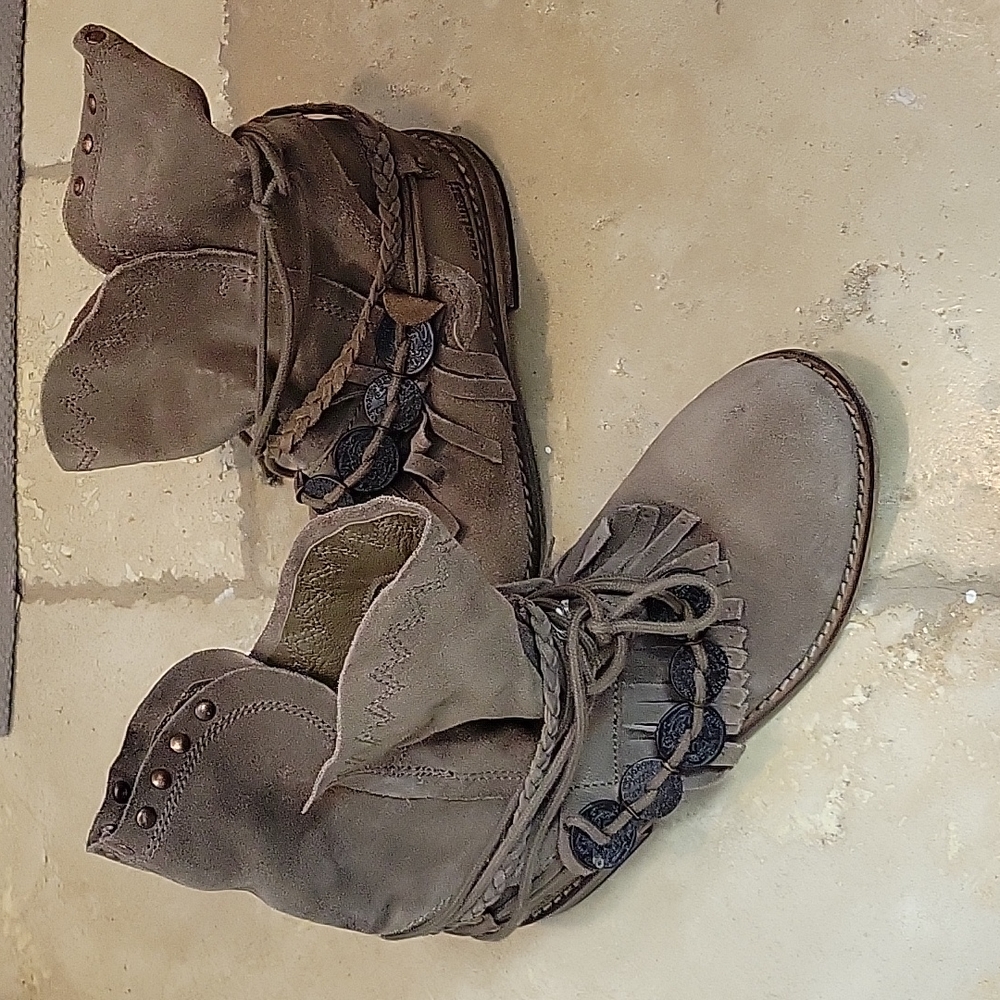 Musse & Cloud Tan Suede  Ankle Boots